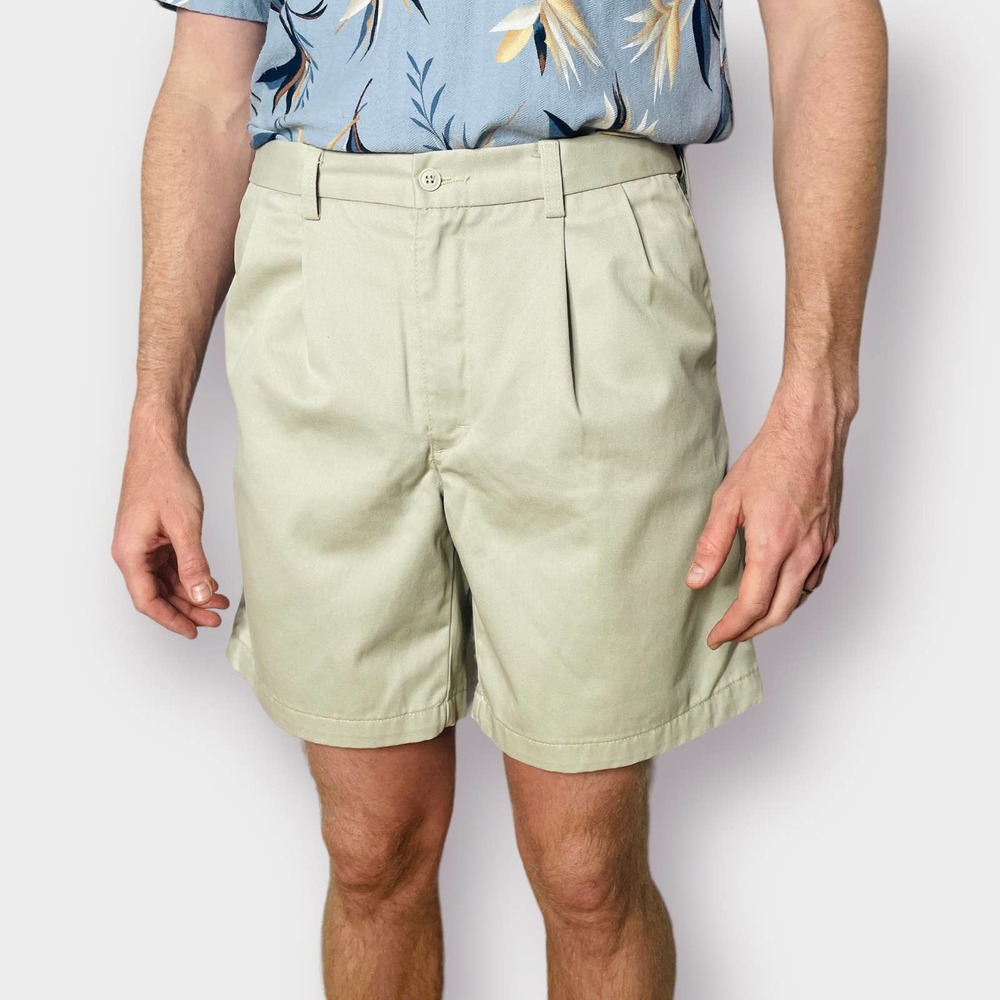90s Wrangler Timber Creek Khaki pleat‎ front shorts Size 32